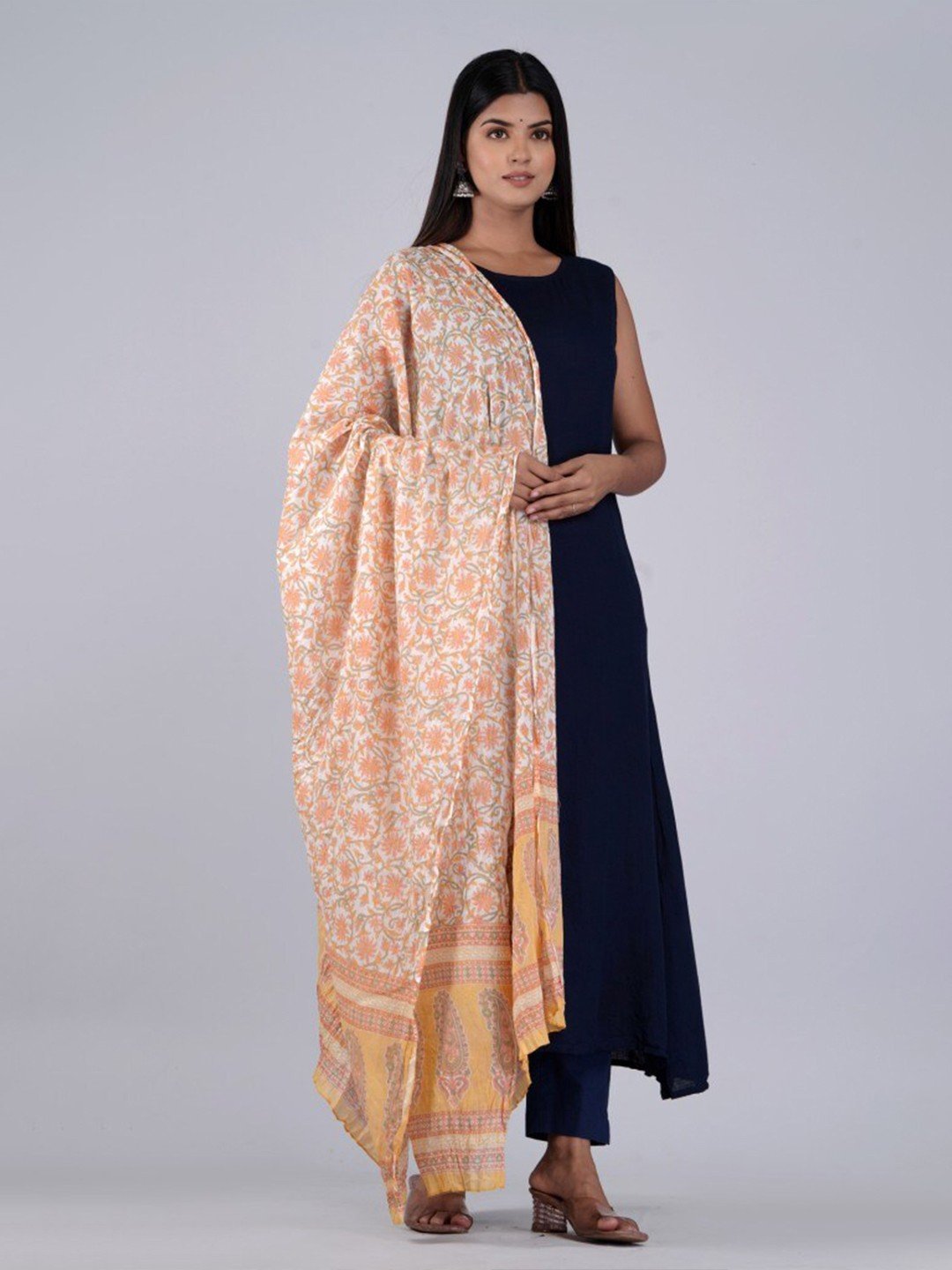 Peach and white floral printed Dupatta